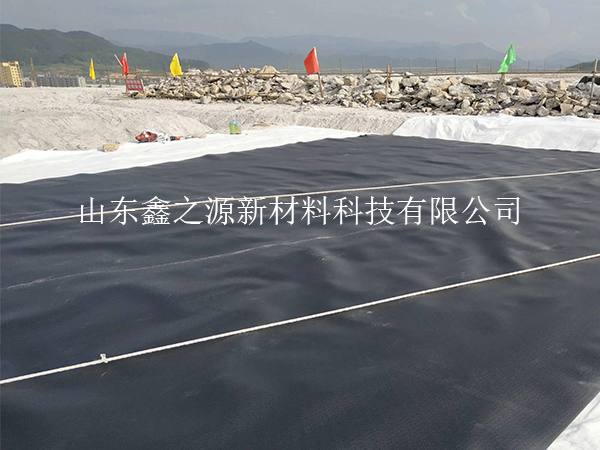沼氣池黑膜施工的具體要求：精細(xì)施工，確保高效運(yùn)行